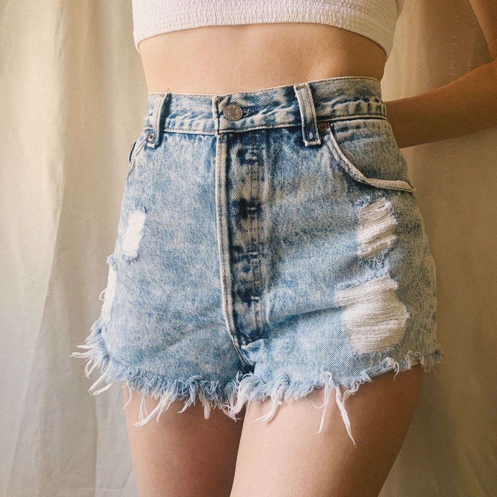 Acid Wash Levi’s High Waisted Distressed Shorts